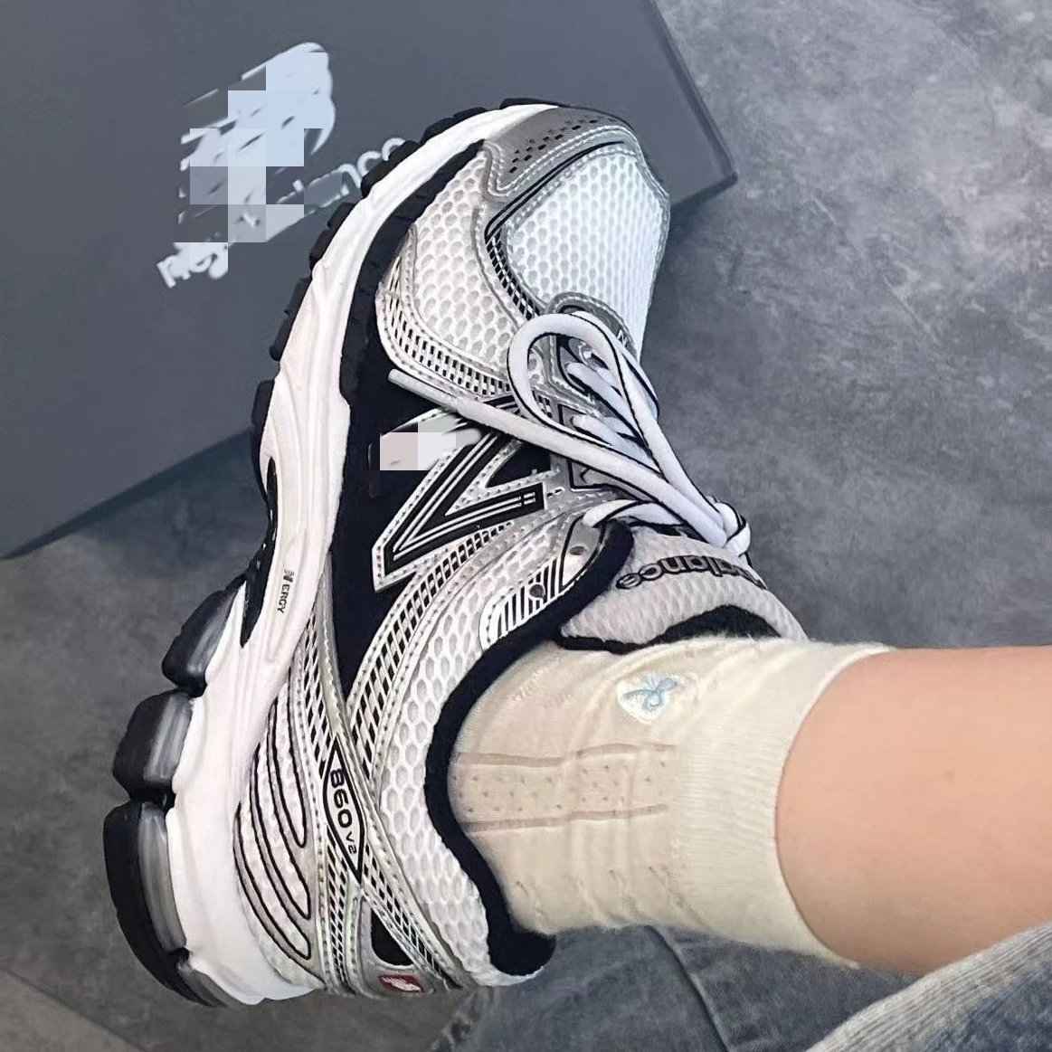 Running shoes large mesh upper support wear-resistant increased retro sneaker