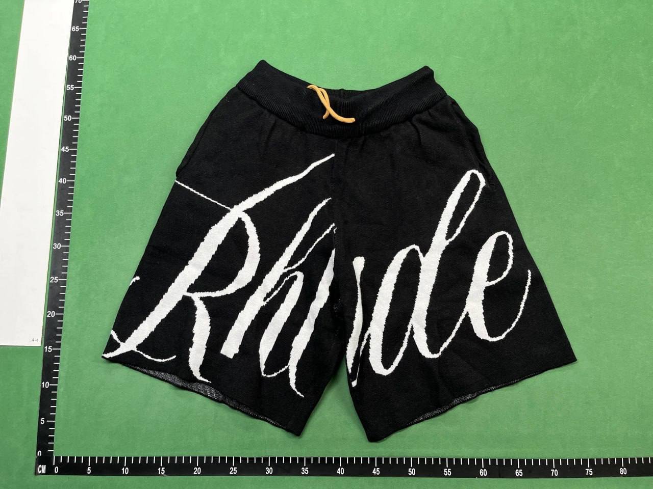 Rhude shorts  (40 CP)Fashion 1 flow shorts
