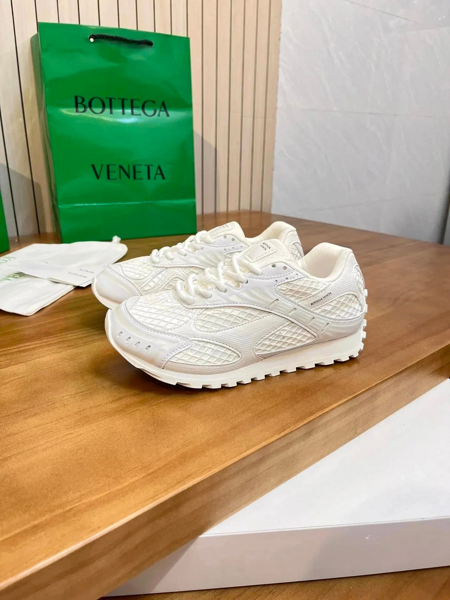  Bottega Veneta Orbi