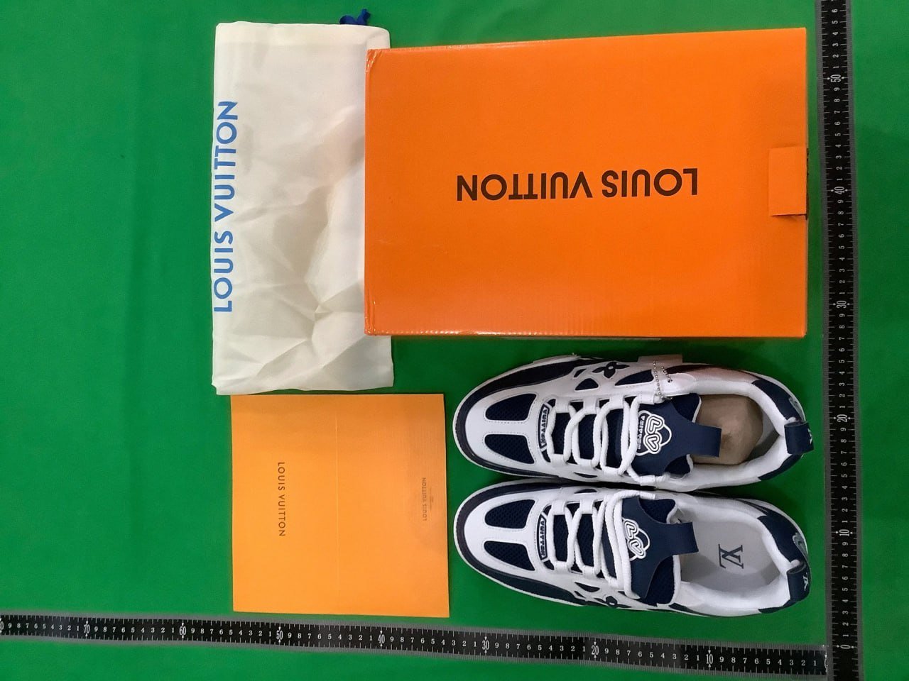 LV Louis Vuitton Trainer Shoes Sneakers  High quality classic versatile leisure sneaker   