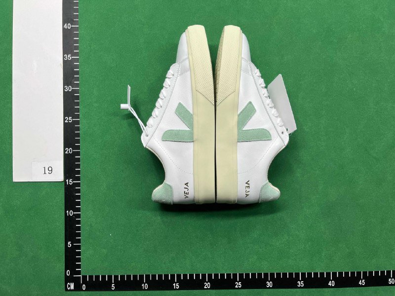 VEJA white shoes  V-shaped leather white shoes M0036