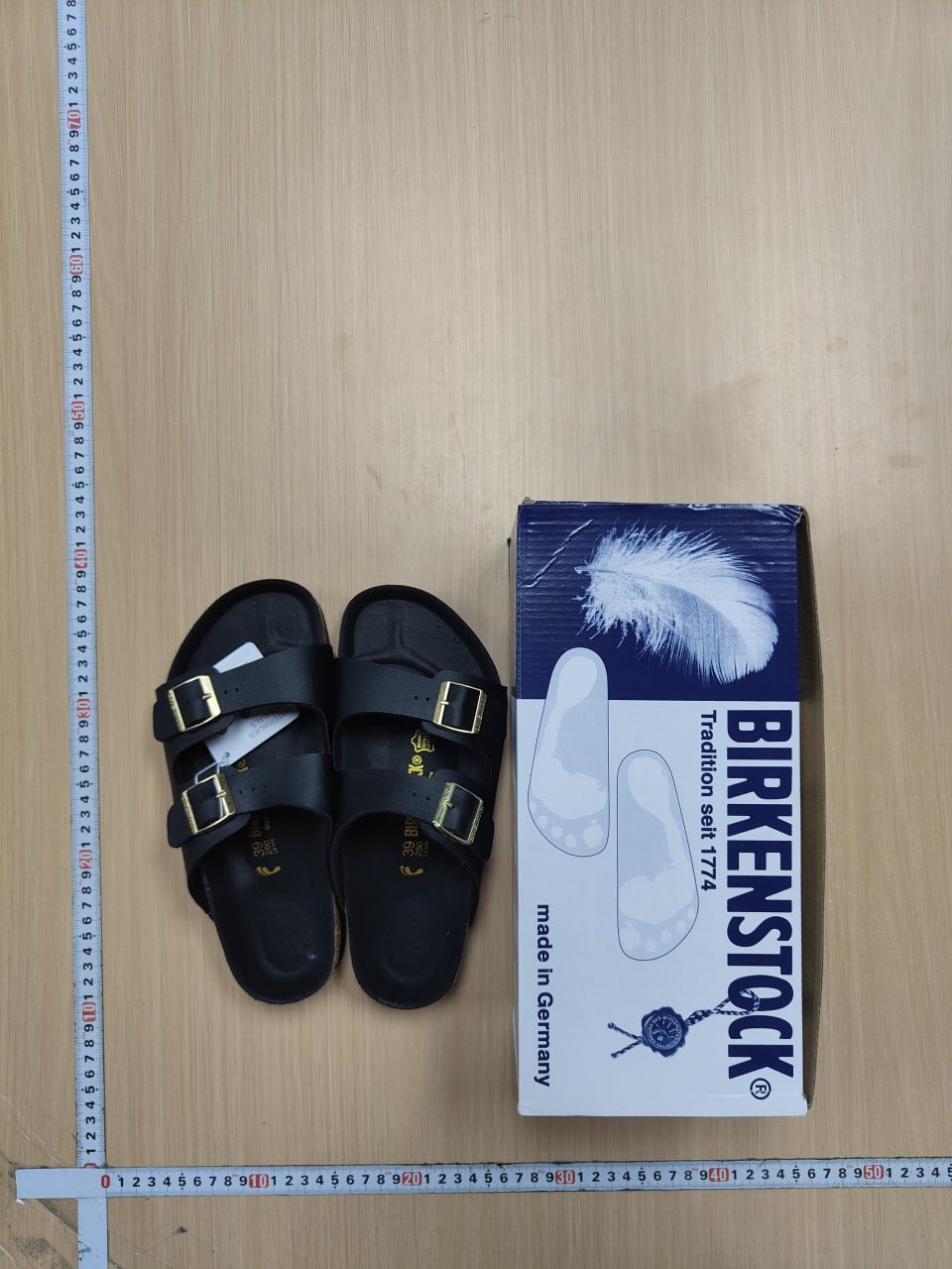 Flip-flops two-button slippers three-button slippers beach shoes