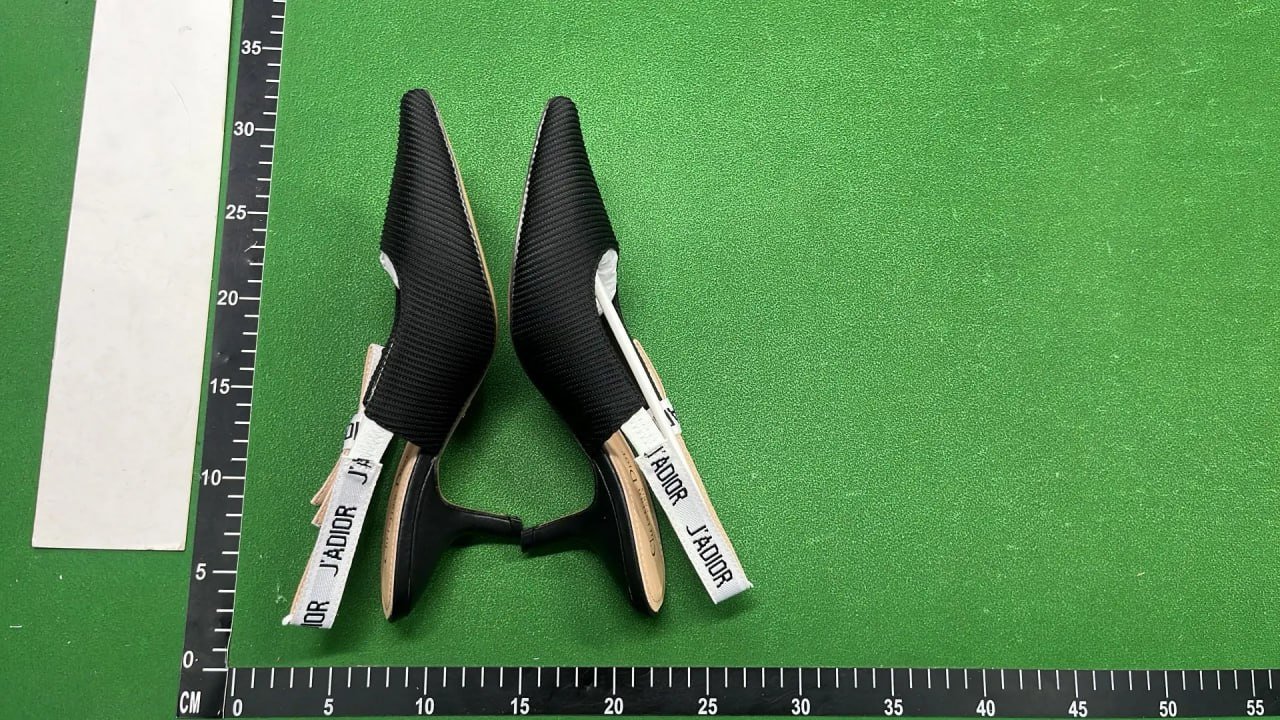 New high-heeled shoes non-quality problems do not return do not change CY