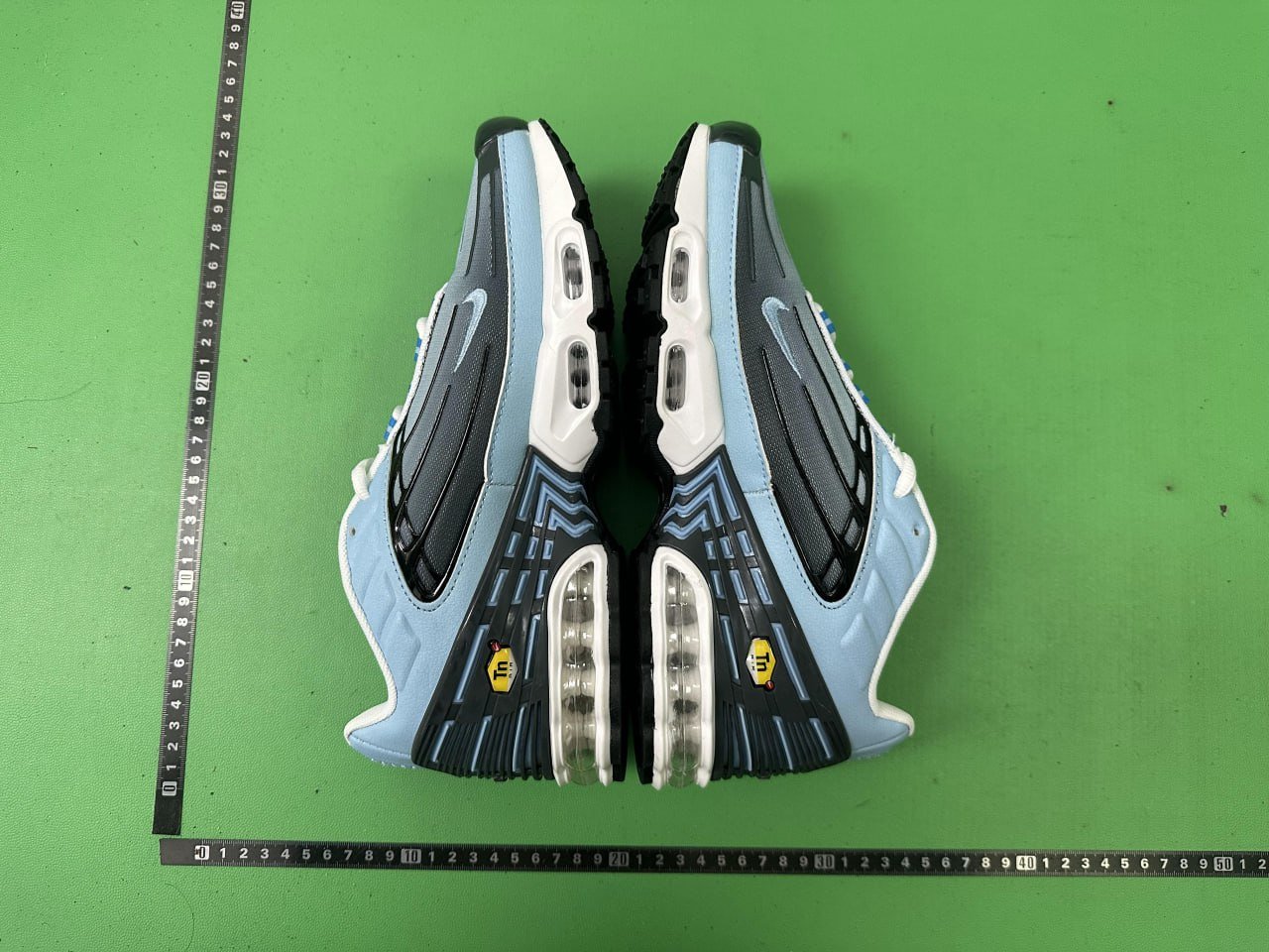 Shockabsorbing air cushion sports shoes